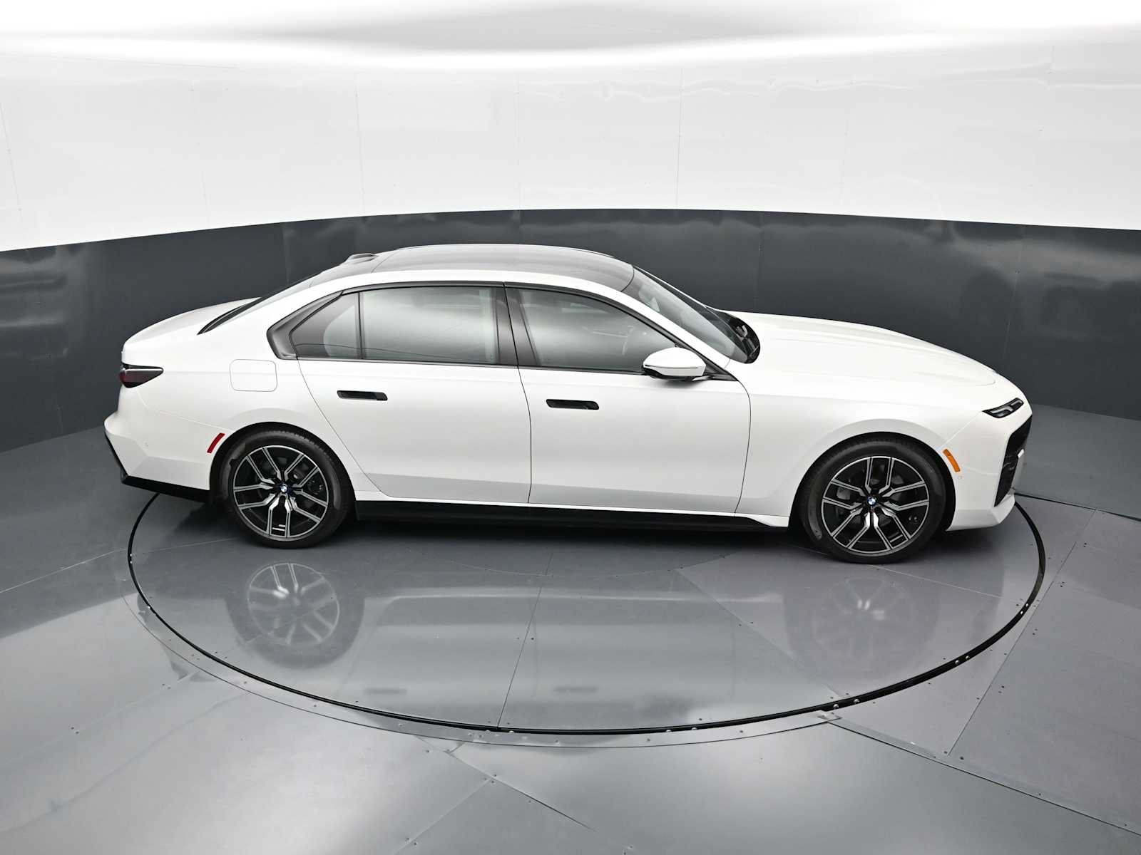 Thumbnail: 2025 BMW 7 Series - 20