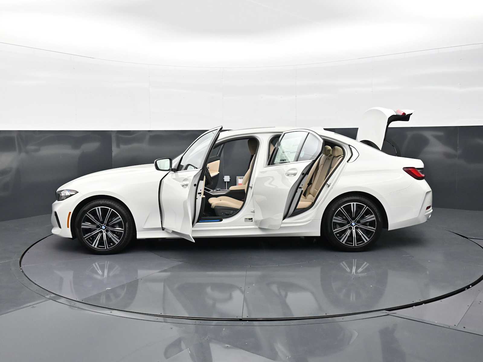 Thumbnail: 2026 BMW 3 Series - 36