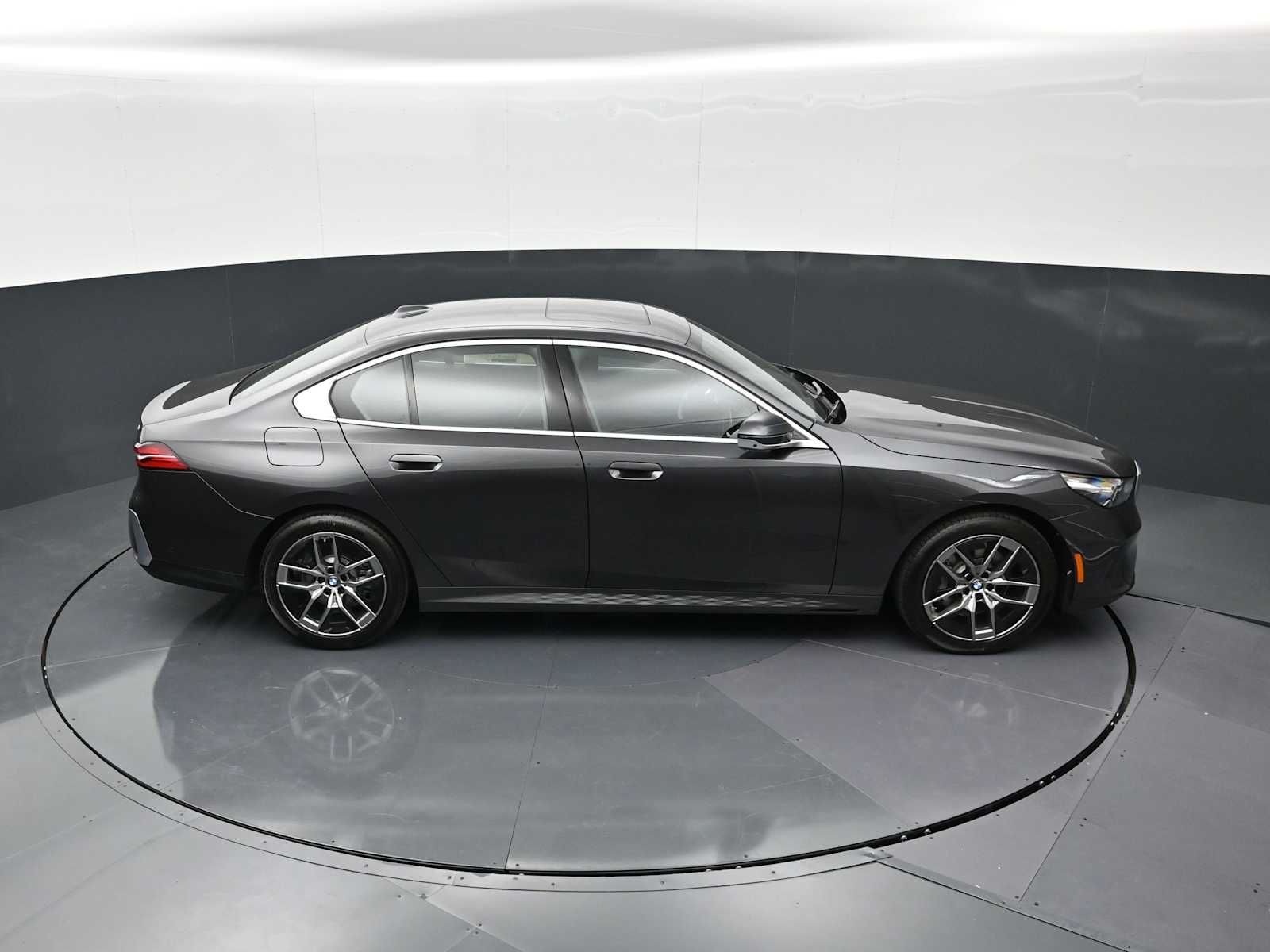 Thumbnail: 2026 BMW 5 Series - 20