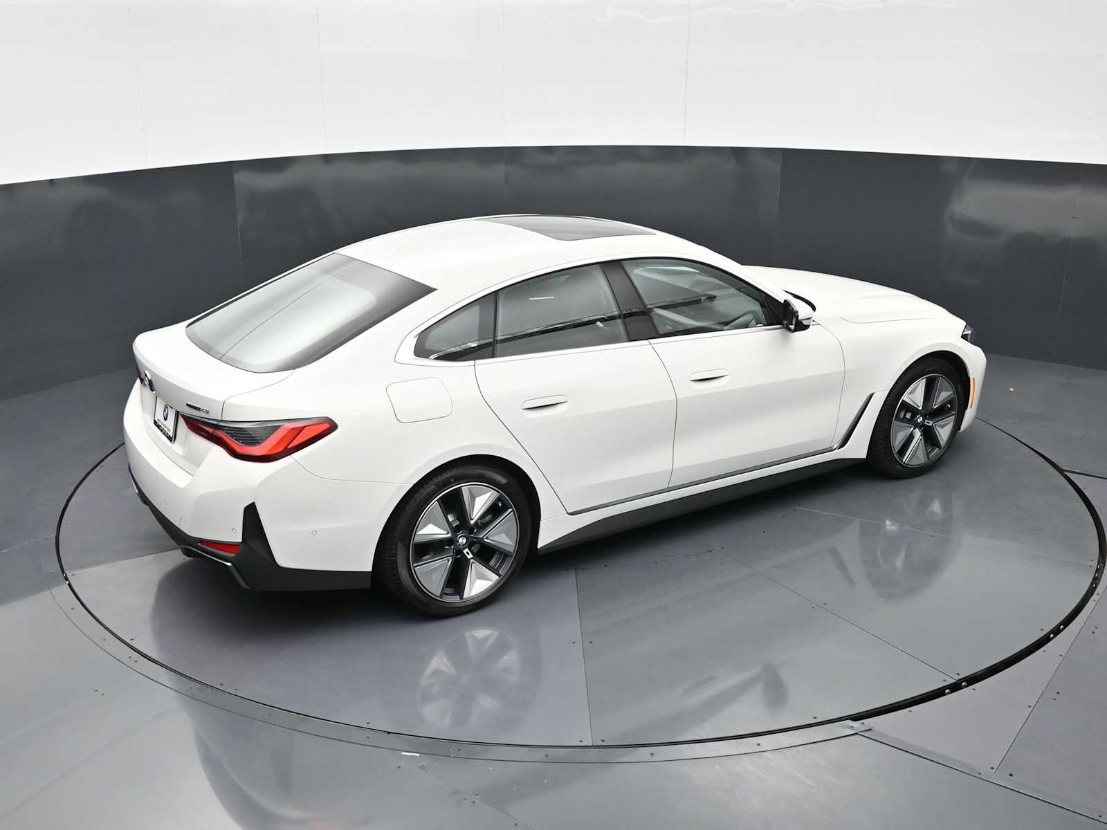 Thumbnail: 2026 BMW i4 - 21