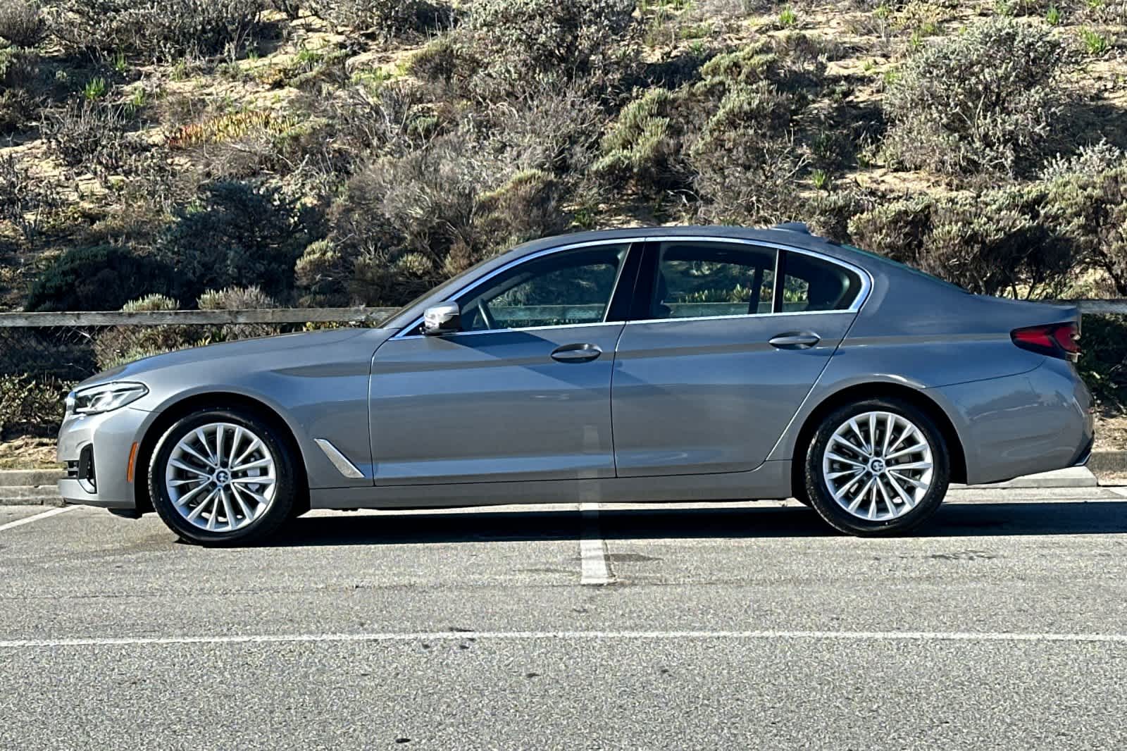 Thumbnail: 2023 BMW 5 Series - 10