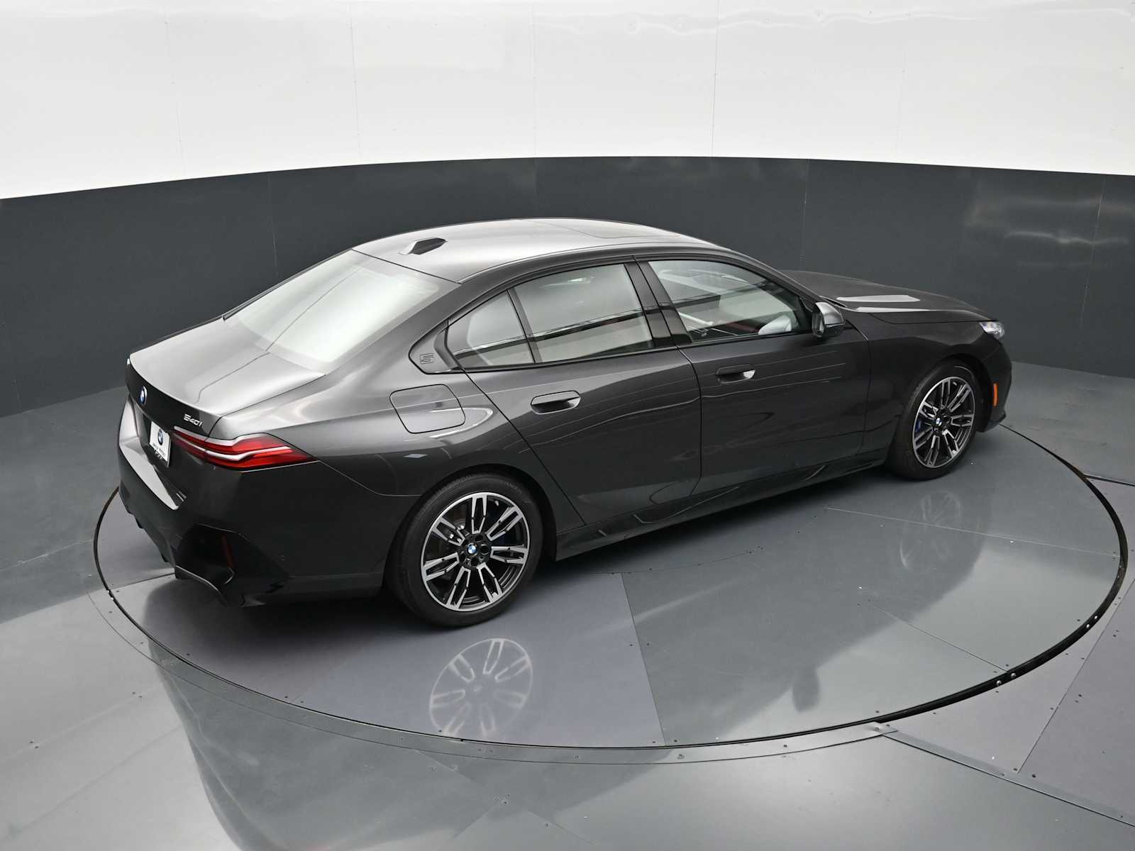 Thumbnail: 2026 BMW 5 Series - 21