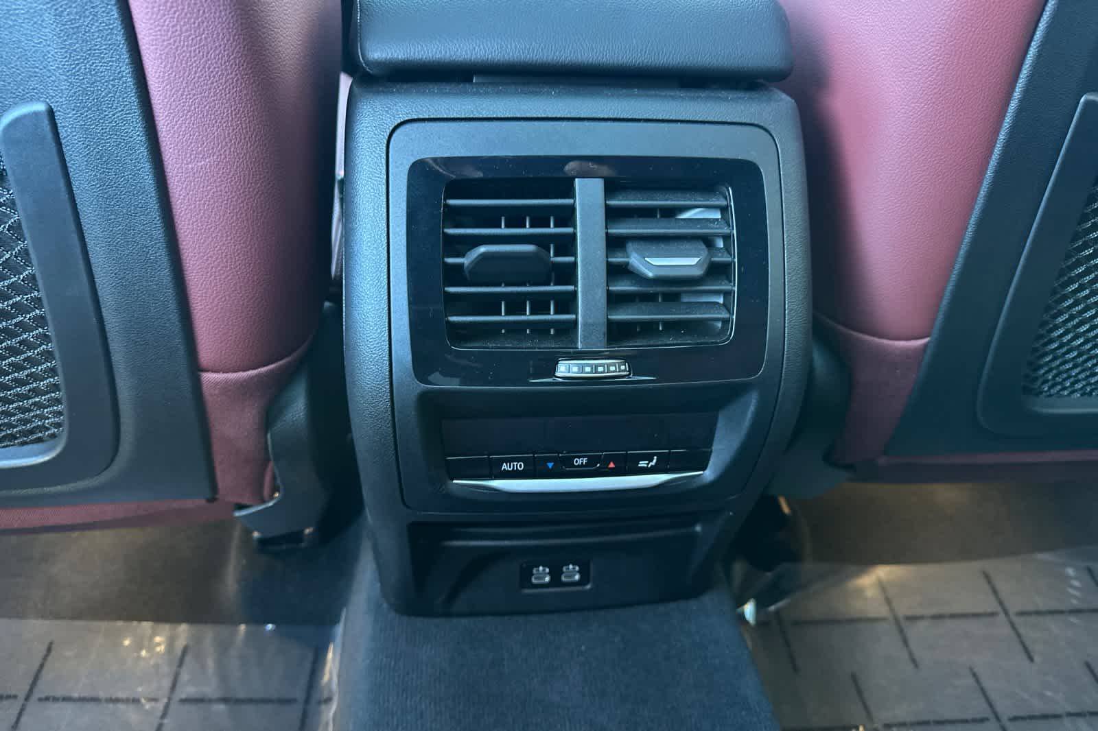 Thumbnail: 2023 BMW X4 - 14