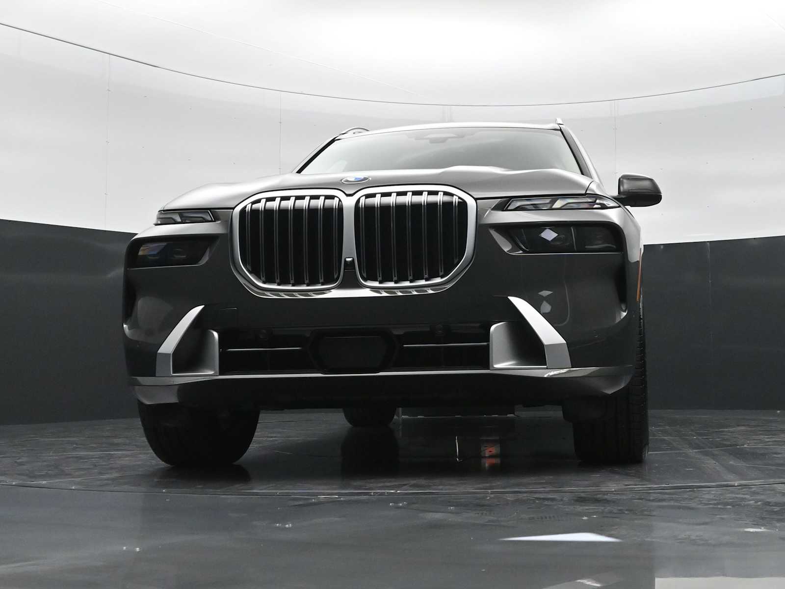 Thumbnail: 2027 BMW X7 - 27