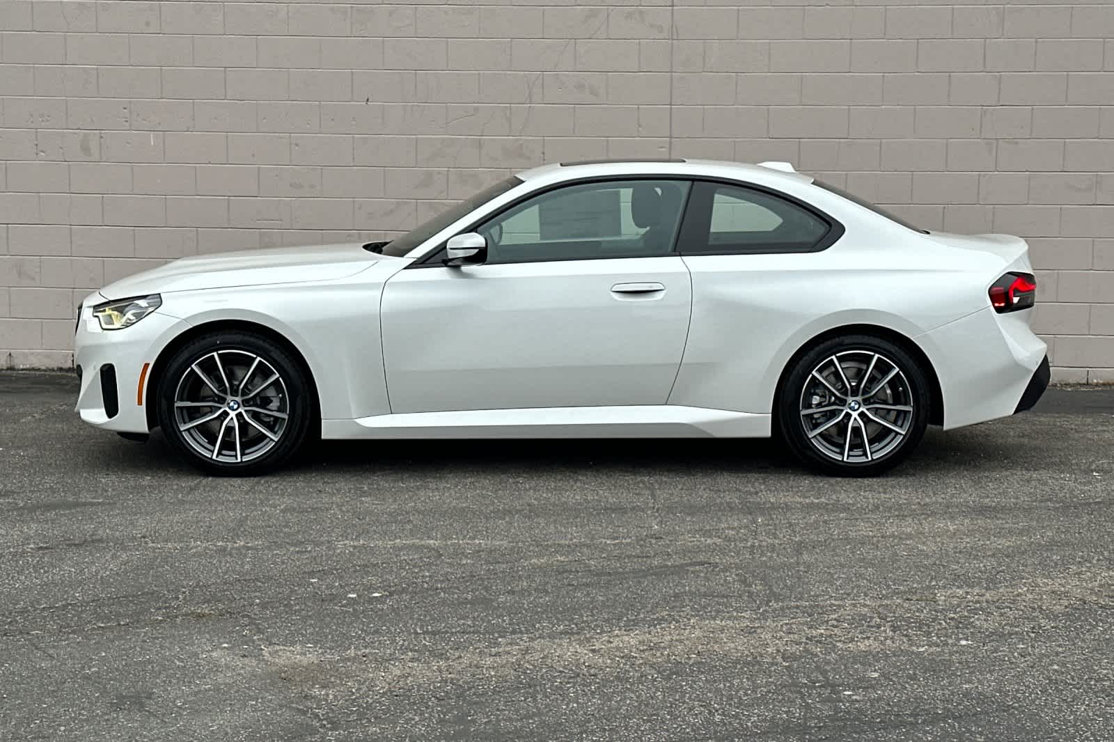 2025 Bmw 230i xDrive Coupe photo 4