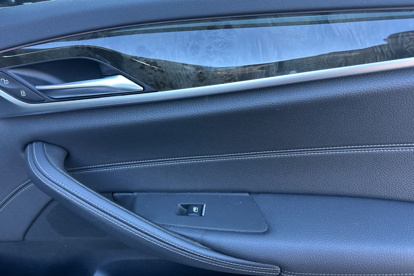 Thumbnail: 2023 BMW 5 Series - 20