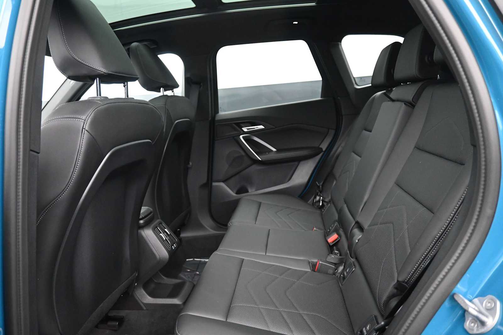 2025 BMW X1 28i - Photo 14
