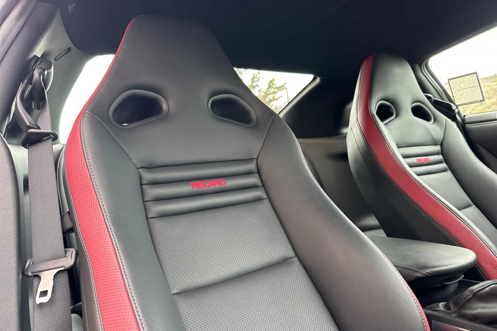 2013 Nissan GT-R Black Edition 14