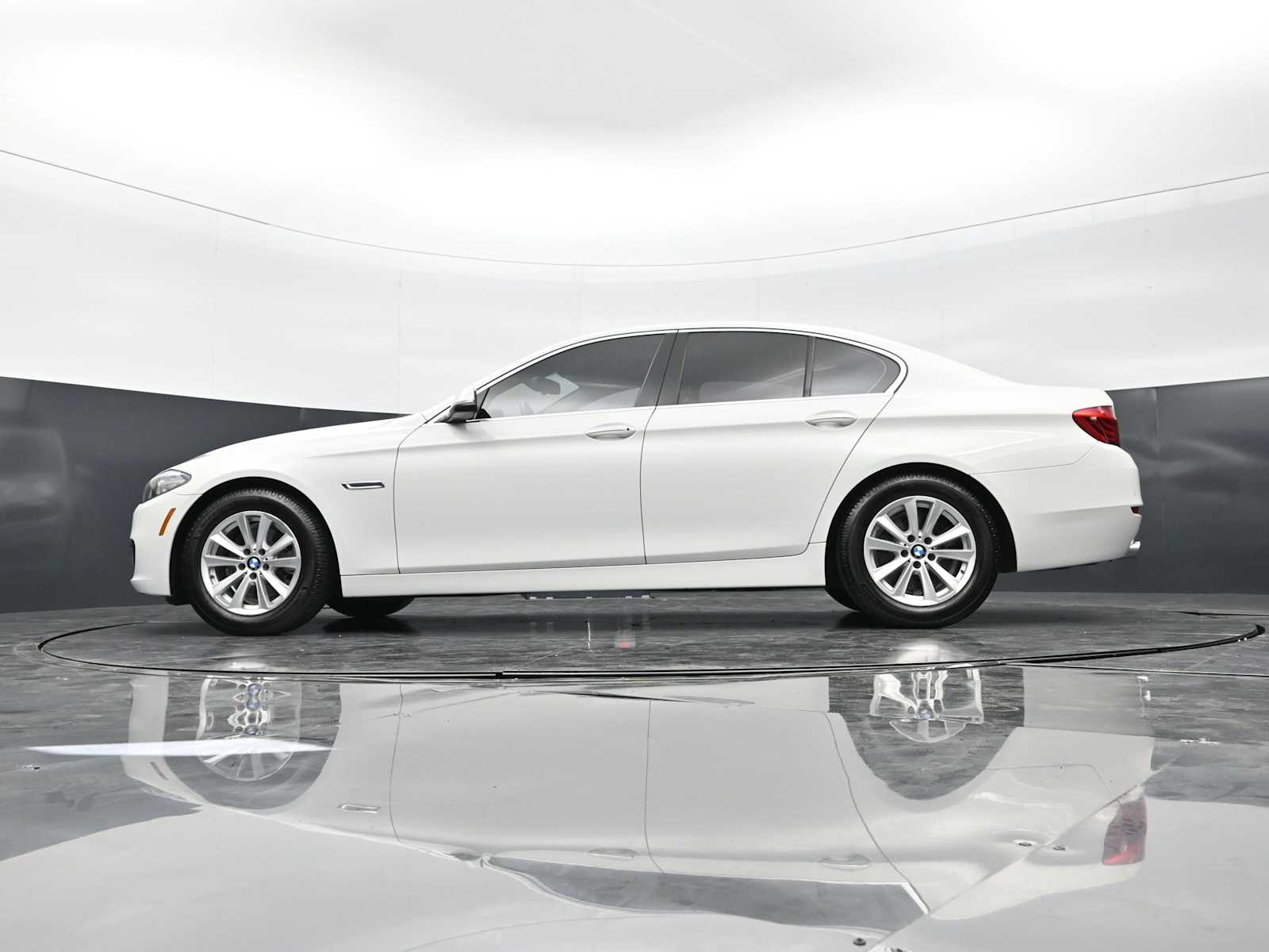 Thumbnail: 2015 BMW 5 Series - 32