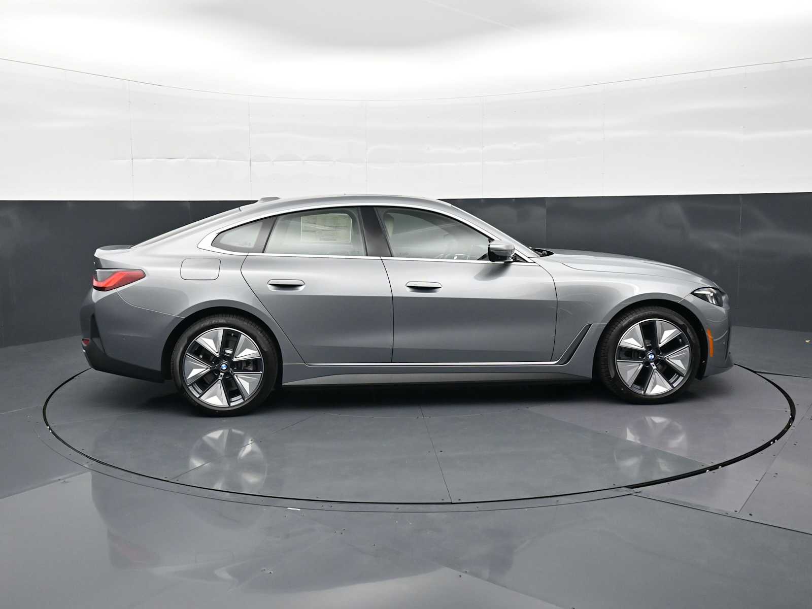 Thumbnail: 2026 BMW i4 - 4