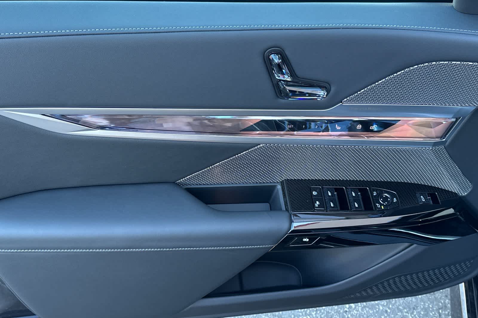Thumbnail: 2025 BMW i7 - 13