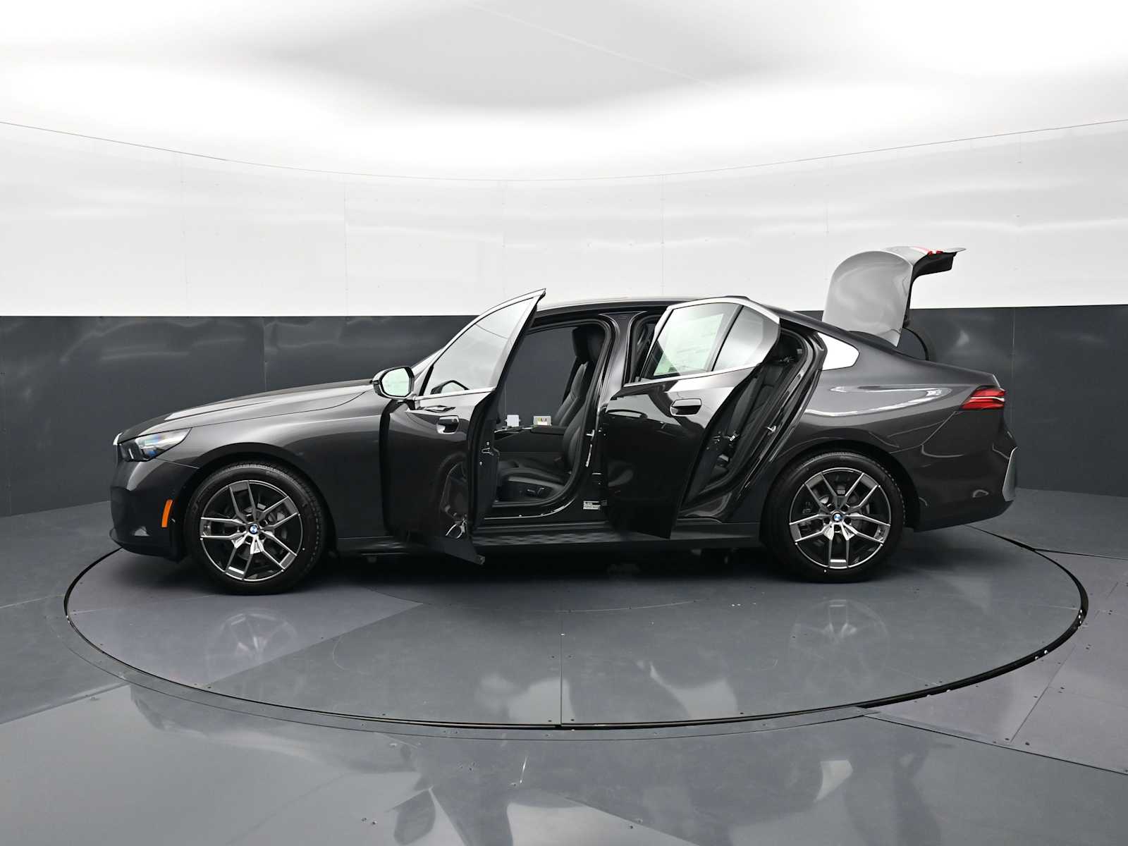 Thumbnail: 2026 BMW 5 Series - 35