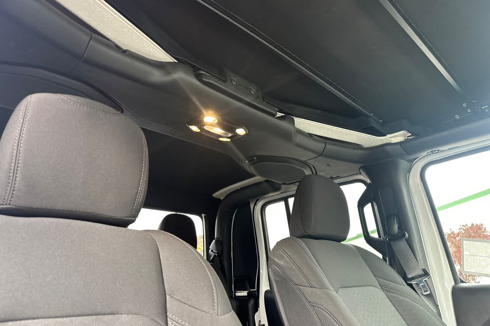 Thumbnail: 2023 Jeep Gladiator - 17