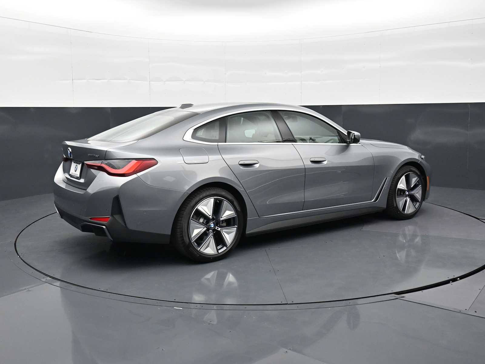 Thumbnail: 2026 BMW i4 - 5