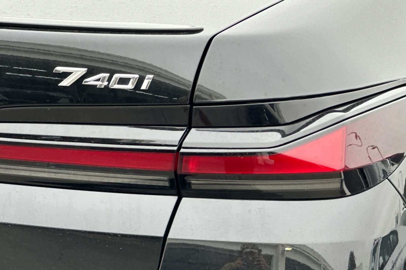 Thumbnail: 2023 BMW 7 Series - 18