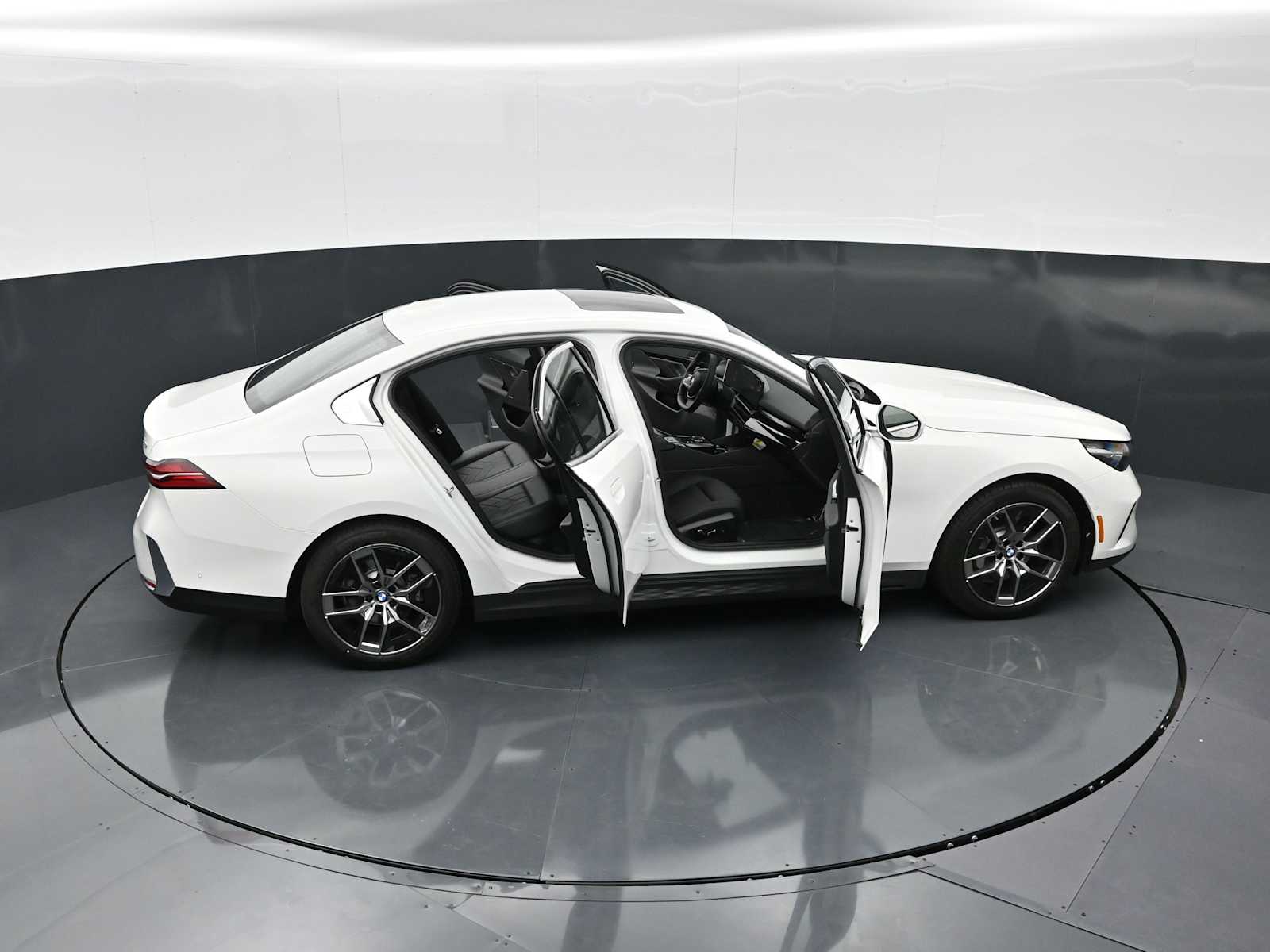 Thumbnail: 2026 BMW 5 Series - 30