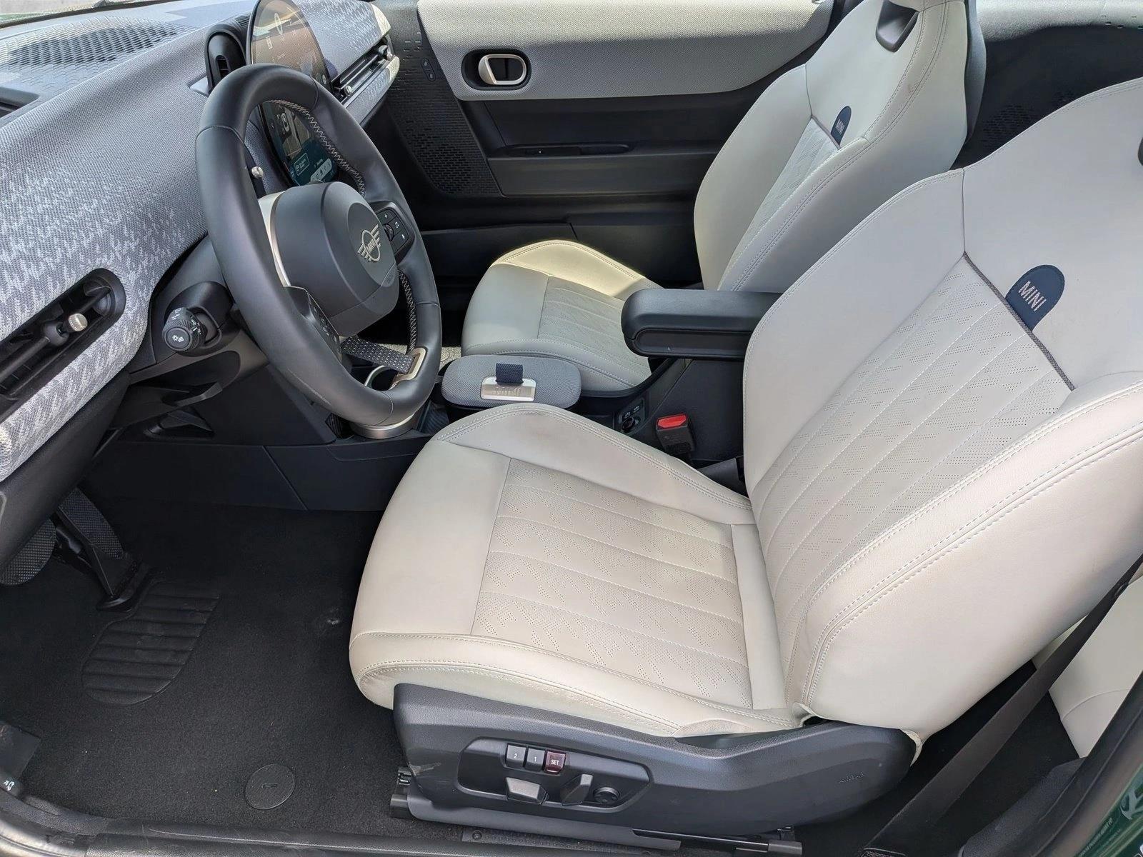 2025 MINI Hardtop 2 Door Base - Photo 15