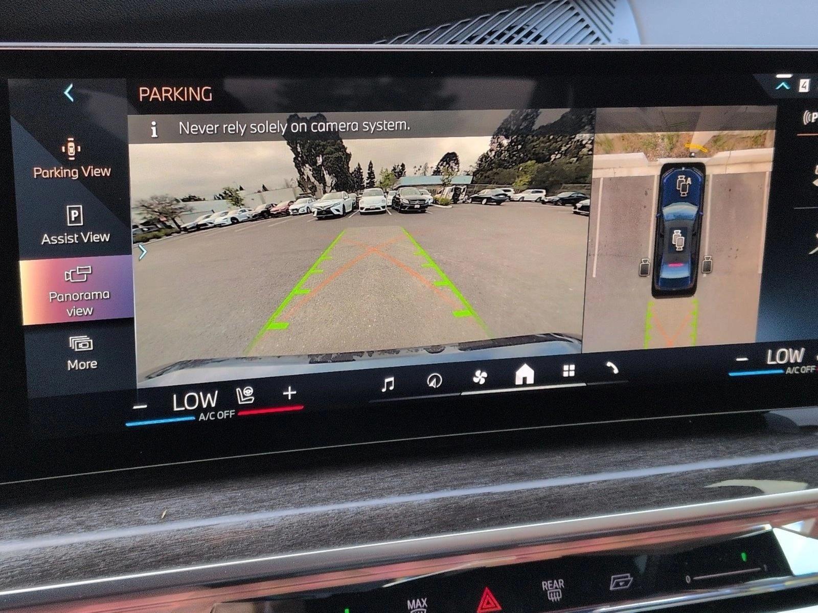 2026 BMW 7 Series 750e - Photo 13