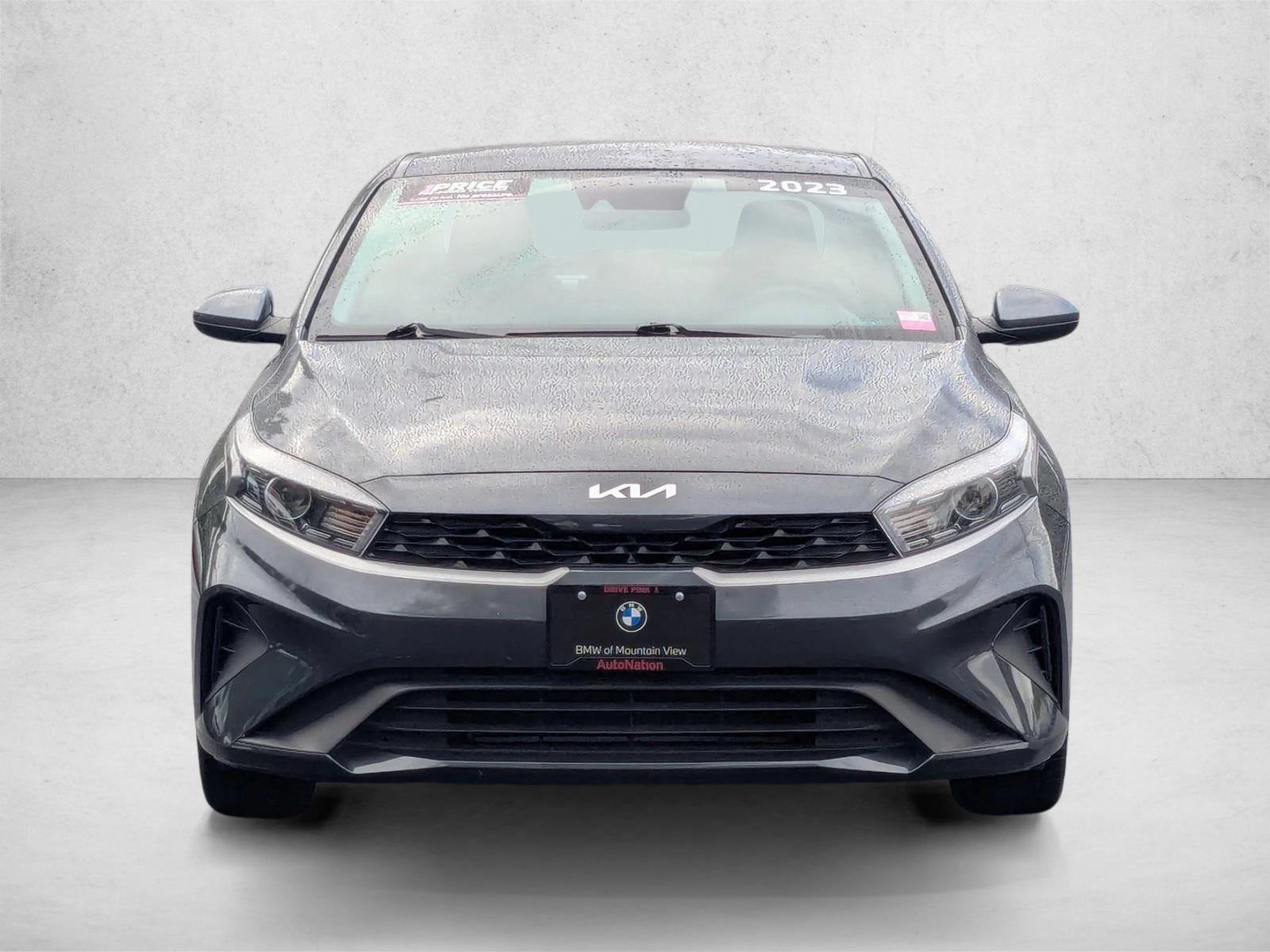 2023 Kia Forte LXS photo 2