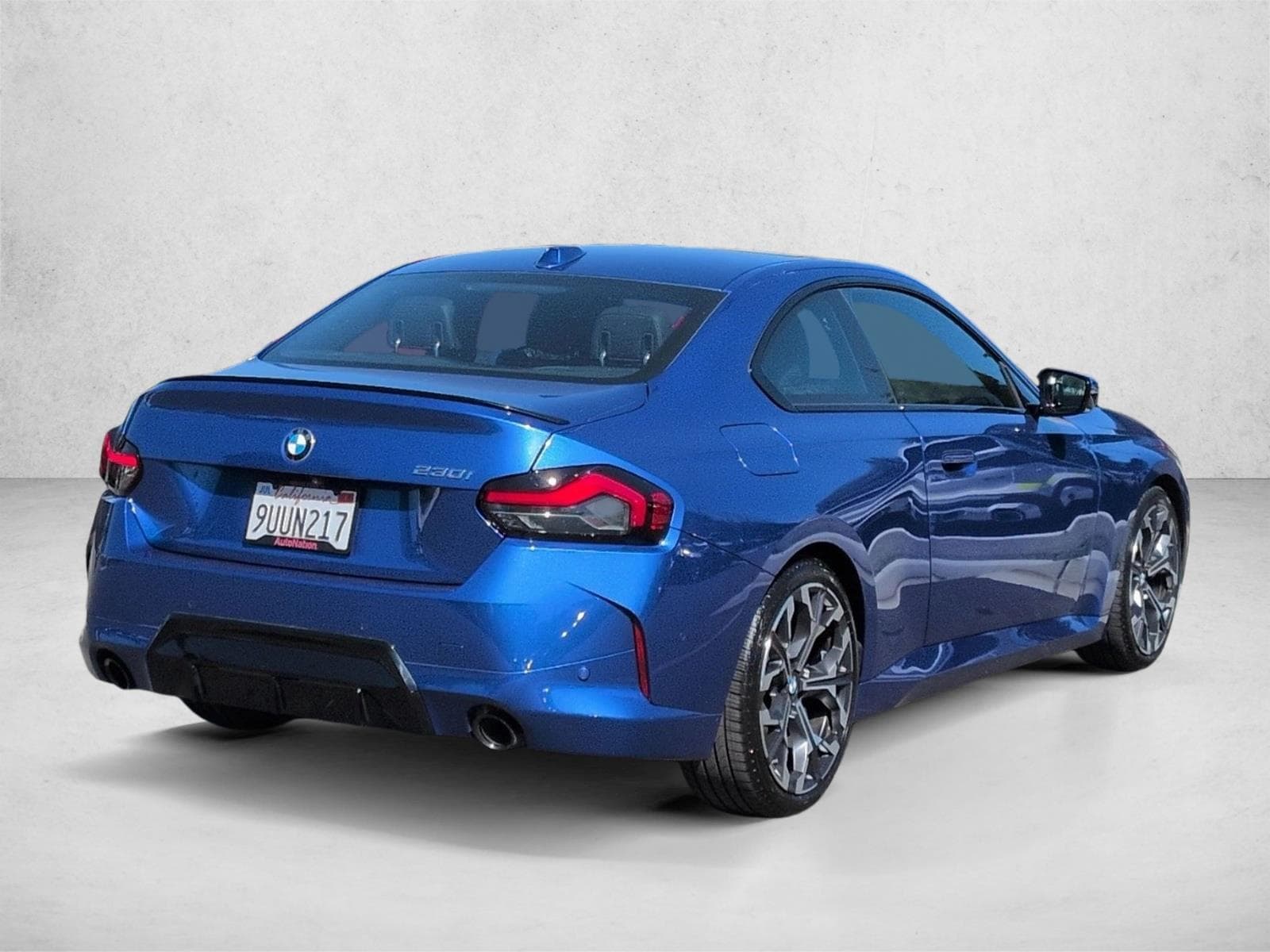 2025 BMW 230i photo 4