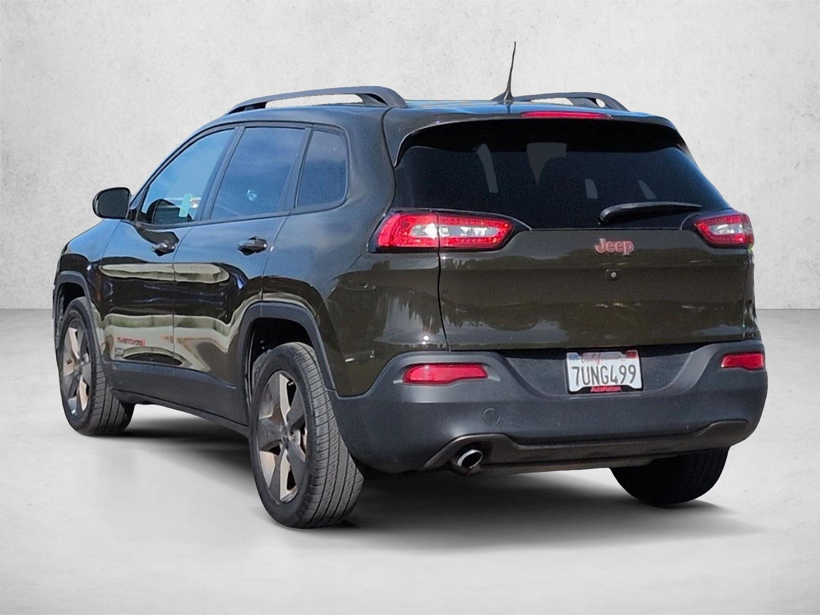 2016 Jeep Cherokee Latitude FWD photo 5