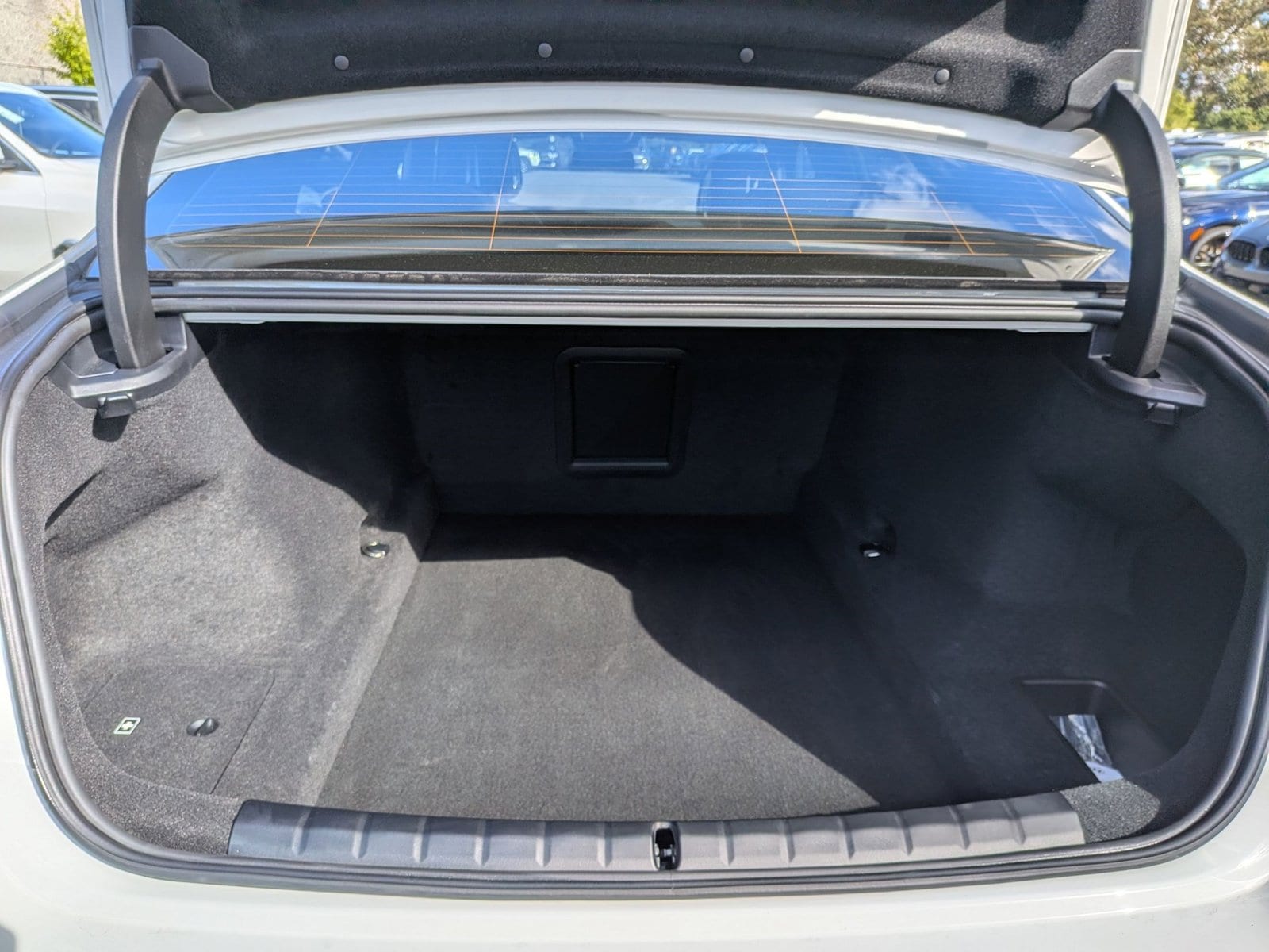 2025 BMW 740i photo 5