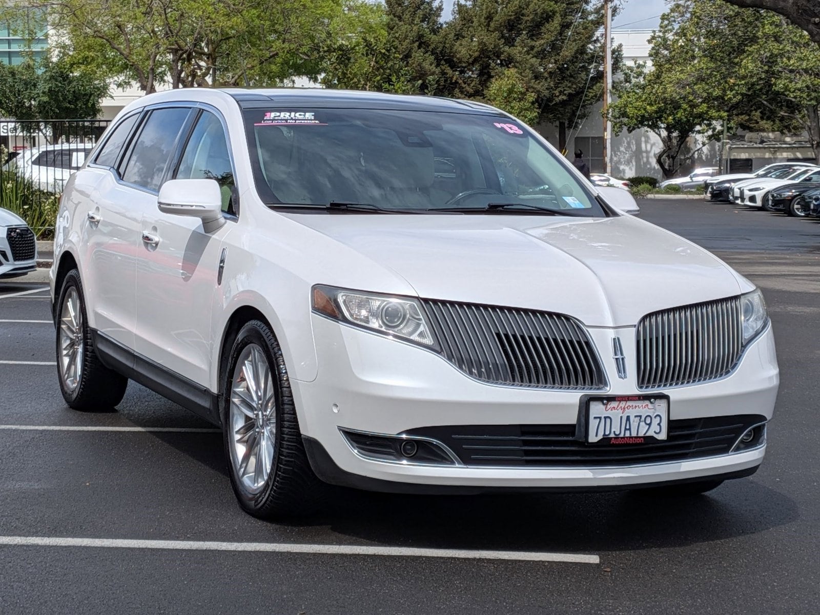 2013 Lincoln MKT EcoBoost photo 2