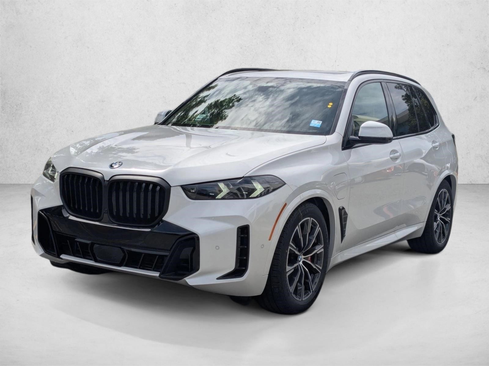 2026 BMW X5 xDrive50e's photo