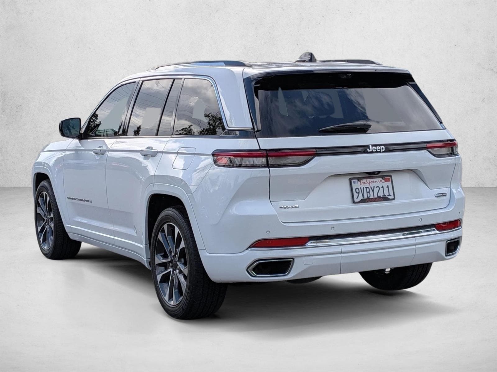 2023 Jeep Grand Cherokee Overland photo 3