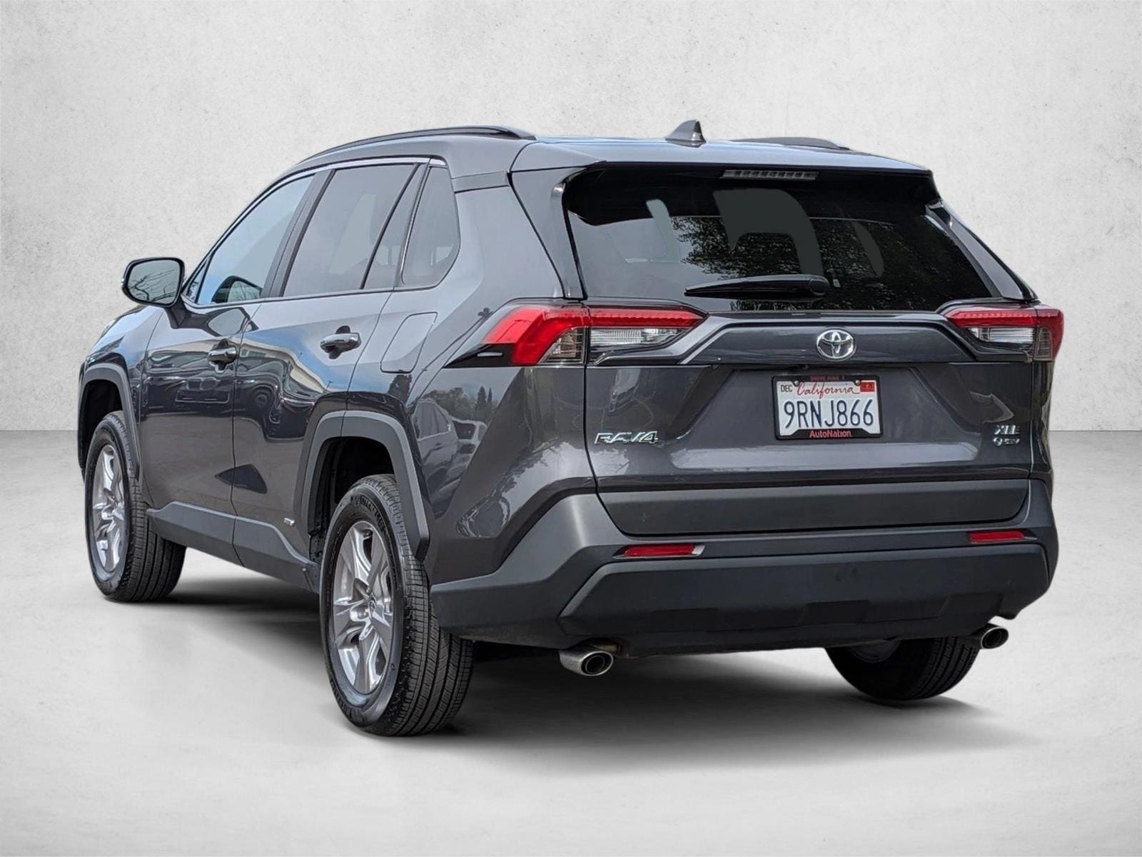 2025 Toyota RAV4 Hybrid XLE photo 3