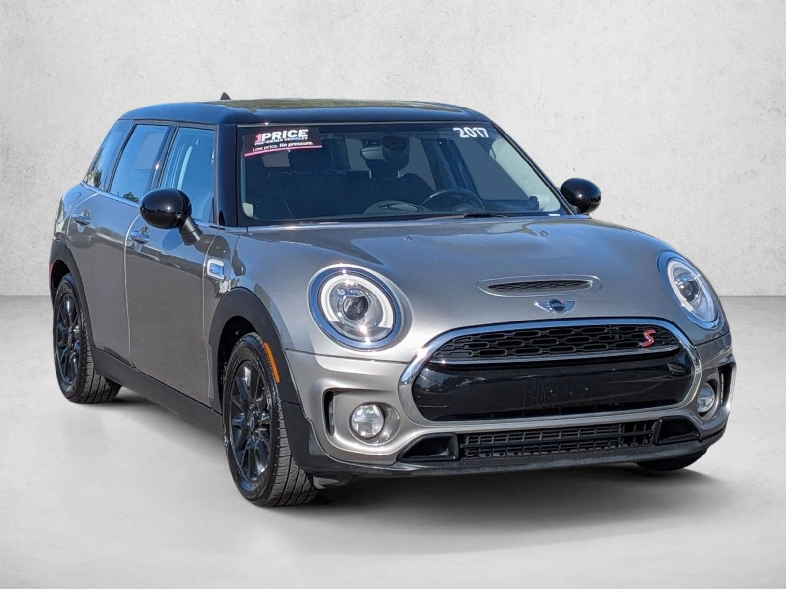 2017 MINI Clubman Cooper S photo 2