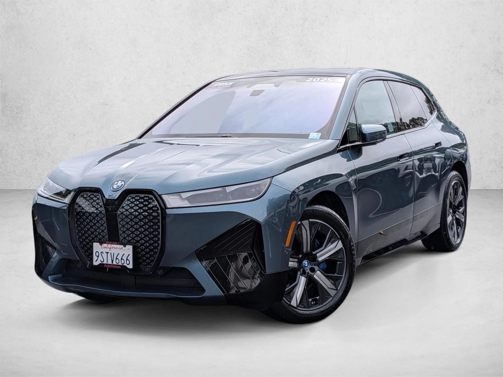 2025 BMW iX xDrive50's photo