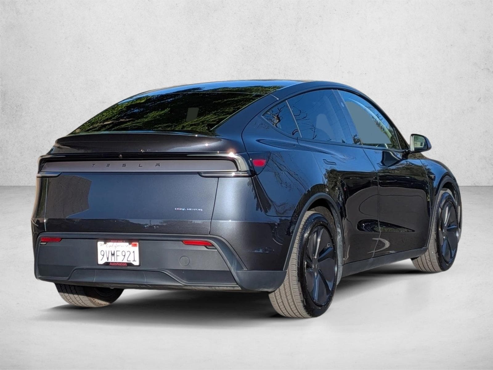 2026 Tesla Model Y photo 4