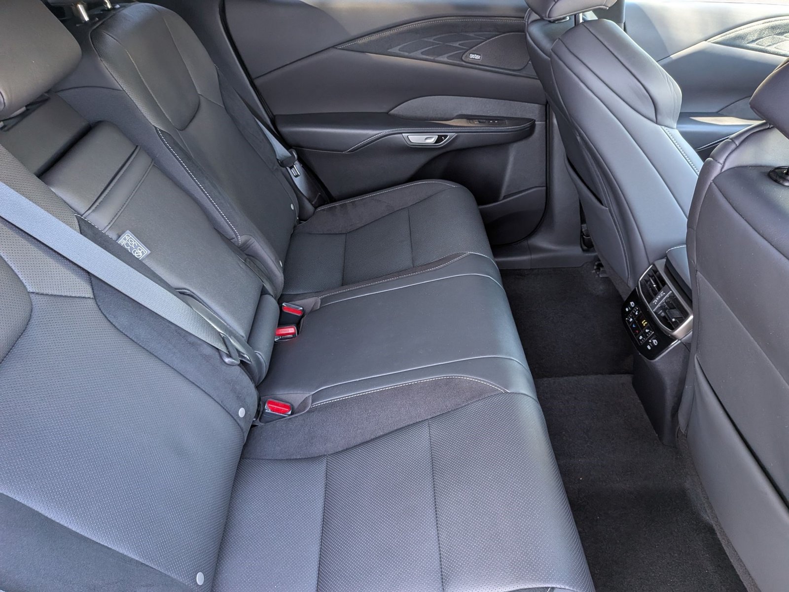 2024 Lexus RX Hybrid 500h - Photo 22