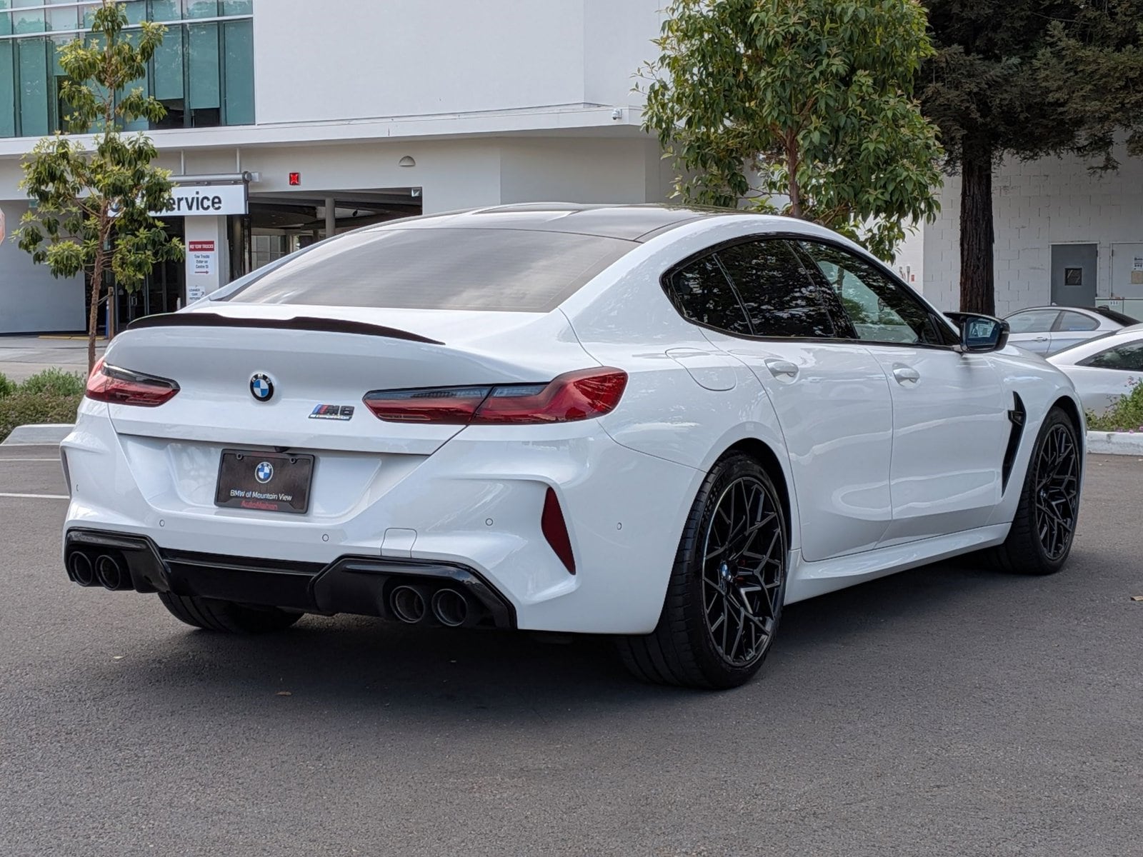 2022 BMW M8 Competition photo 4