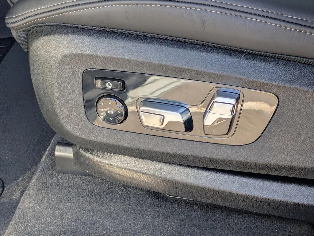 New 2026 BMW X7 M60i SUV