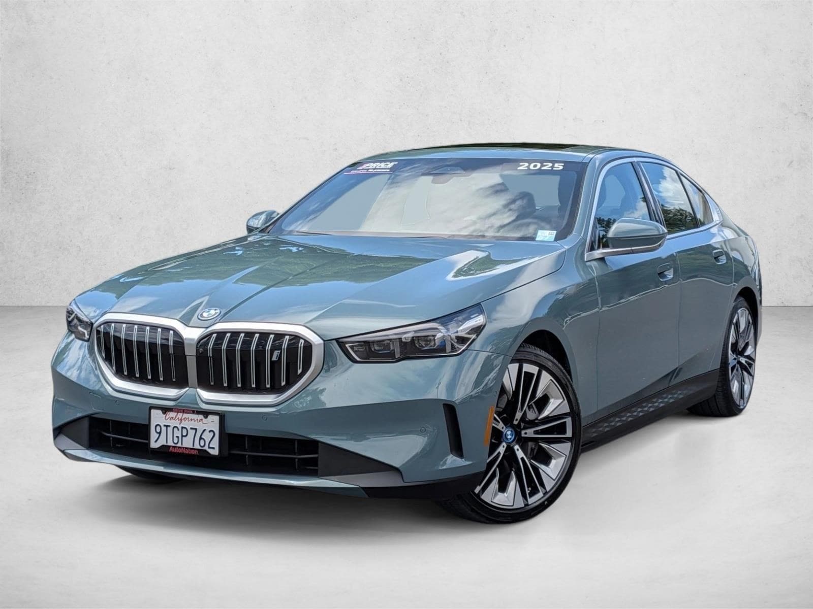 2025 BMW i5 xDrive40 Sedan's photo