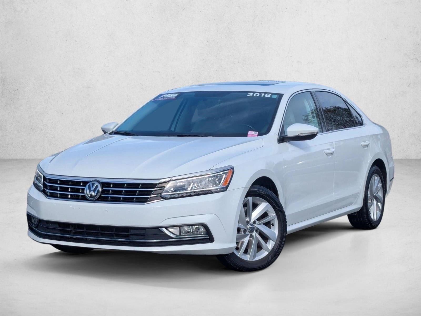2018 Volkswagen Passat SE's photo