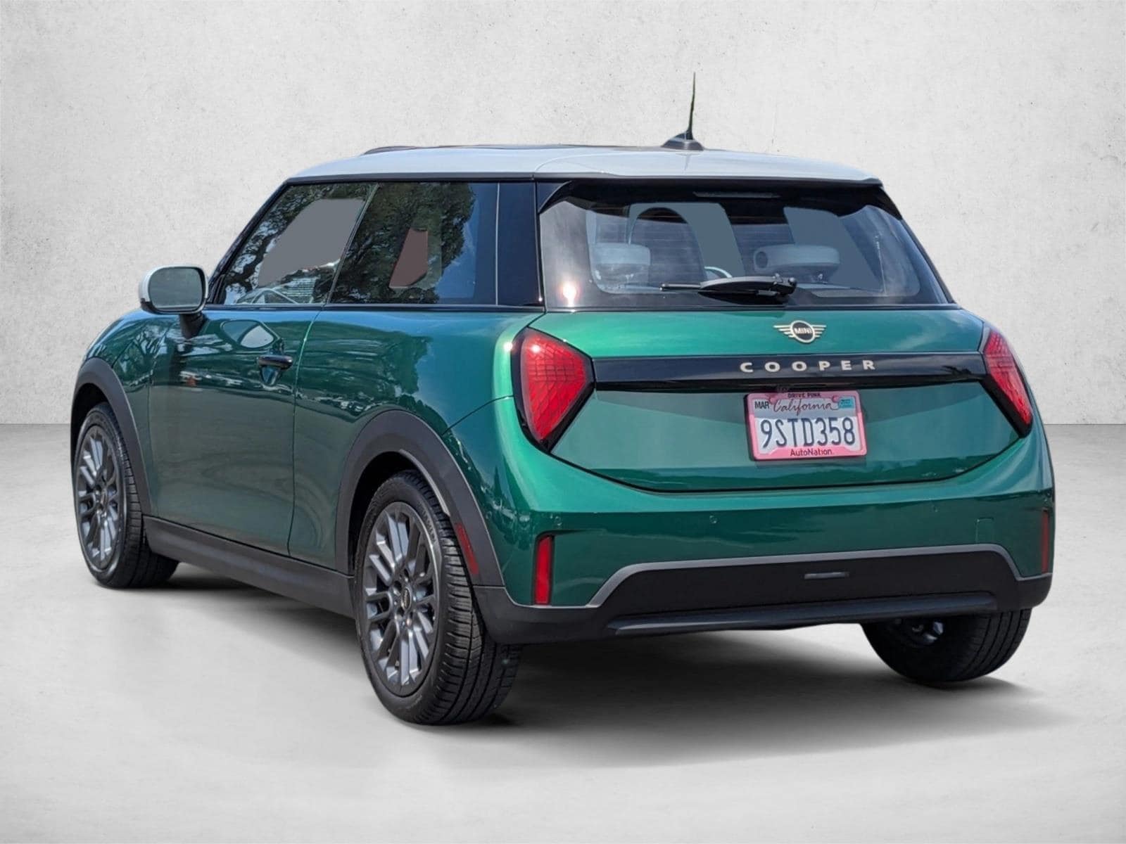 2025 MINI Hardtop 2 Door Base - Photo 8