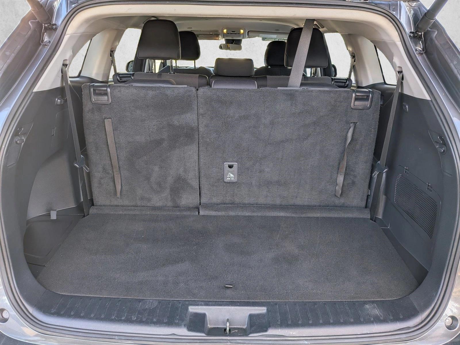 2025 Toyota Highlander photo 5