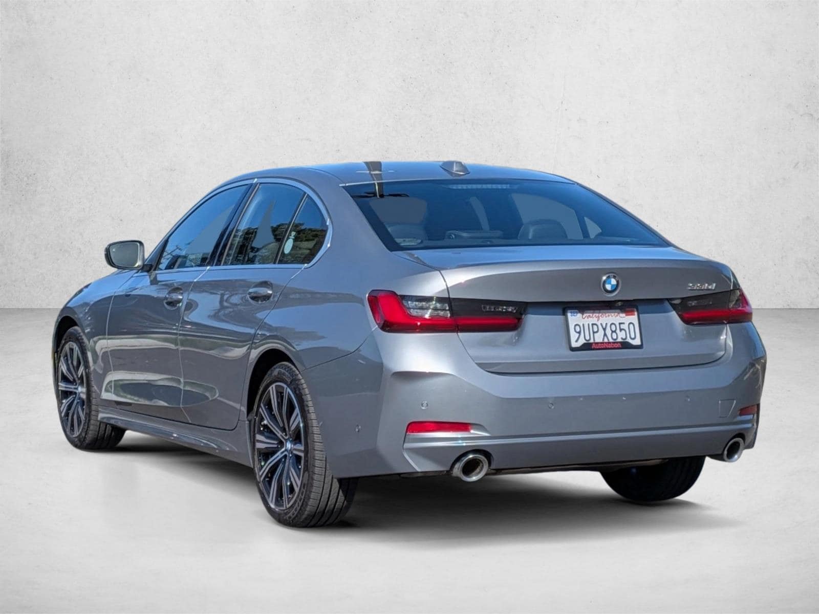 2025 BMW 3 Series photo 3