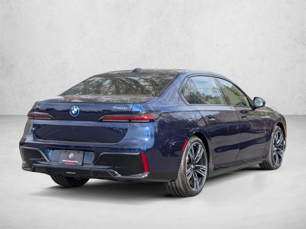 New 2026 BMW 750e xDrive Sedan