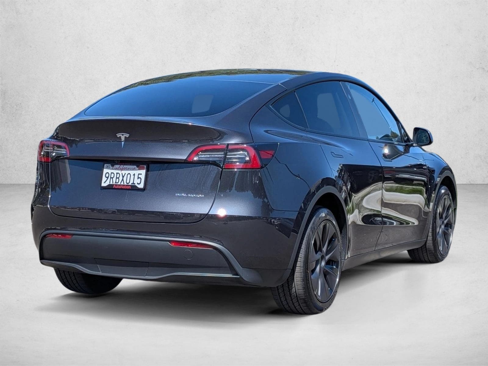 2025 Tesla Model Y Long Range photo 4