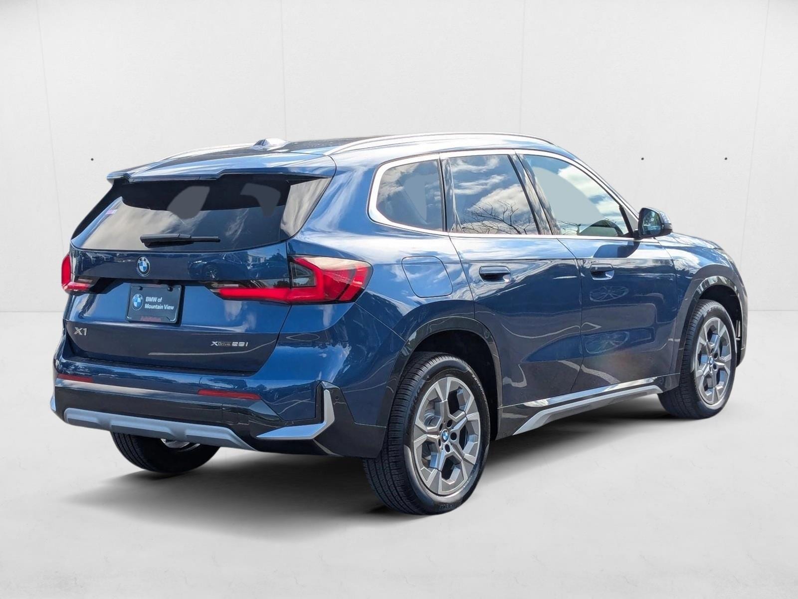 2025 BMW X1 xDrive28i photo 2