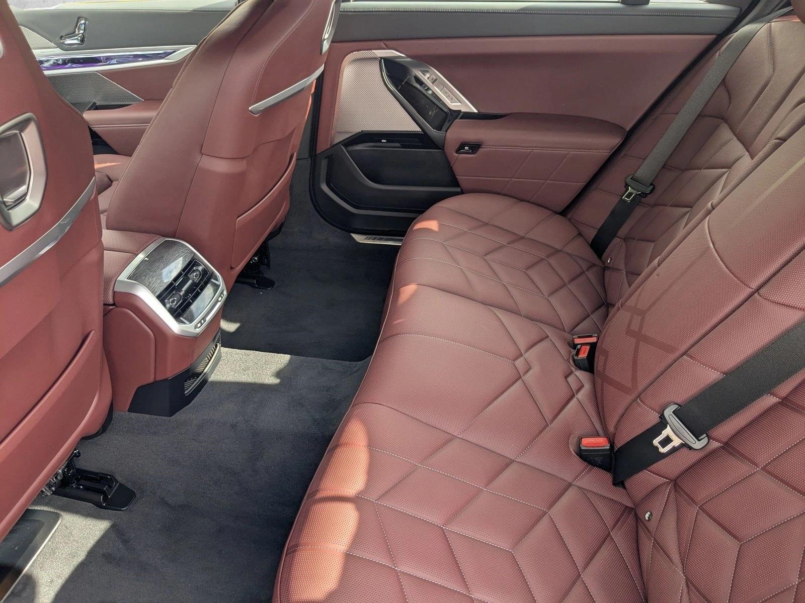 2026 BMW 7 Series 750e - Photo 16