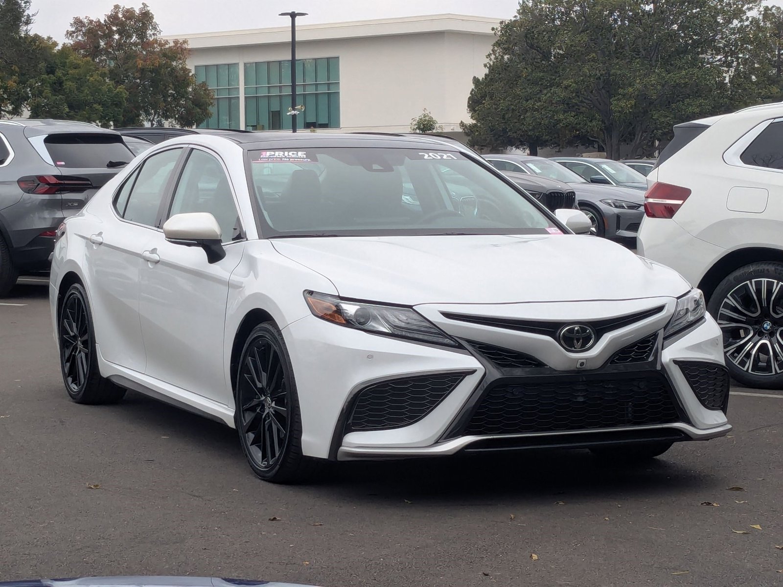 2021 Toyota Camry XSE photo 3