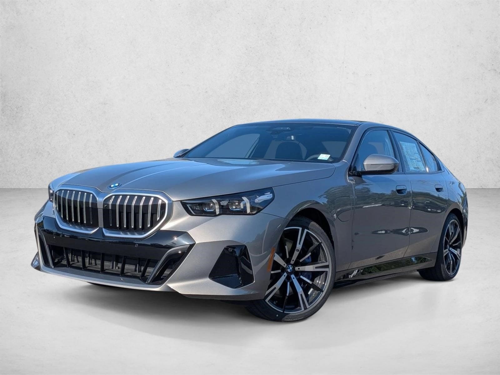2026 BMW 5 Series 550e xDrive Sedan's photo