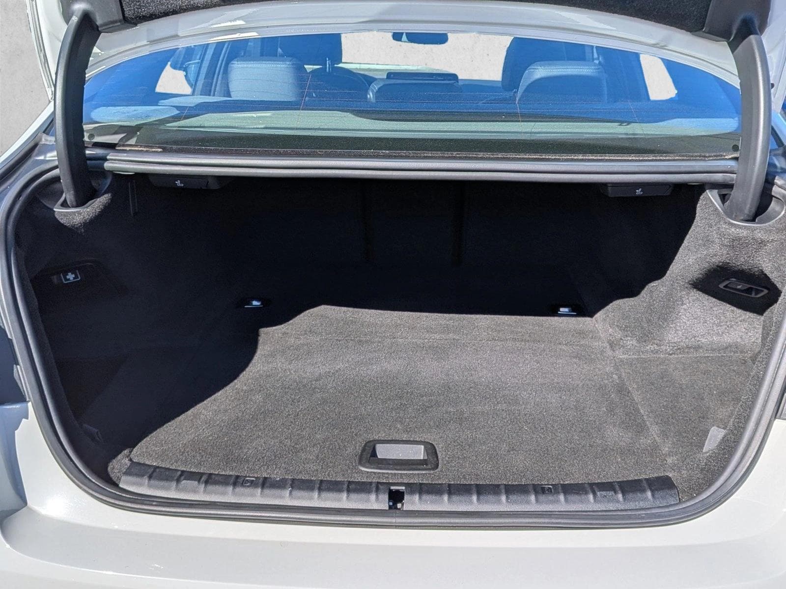 2023 BMW 530e photo 4