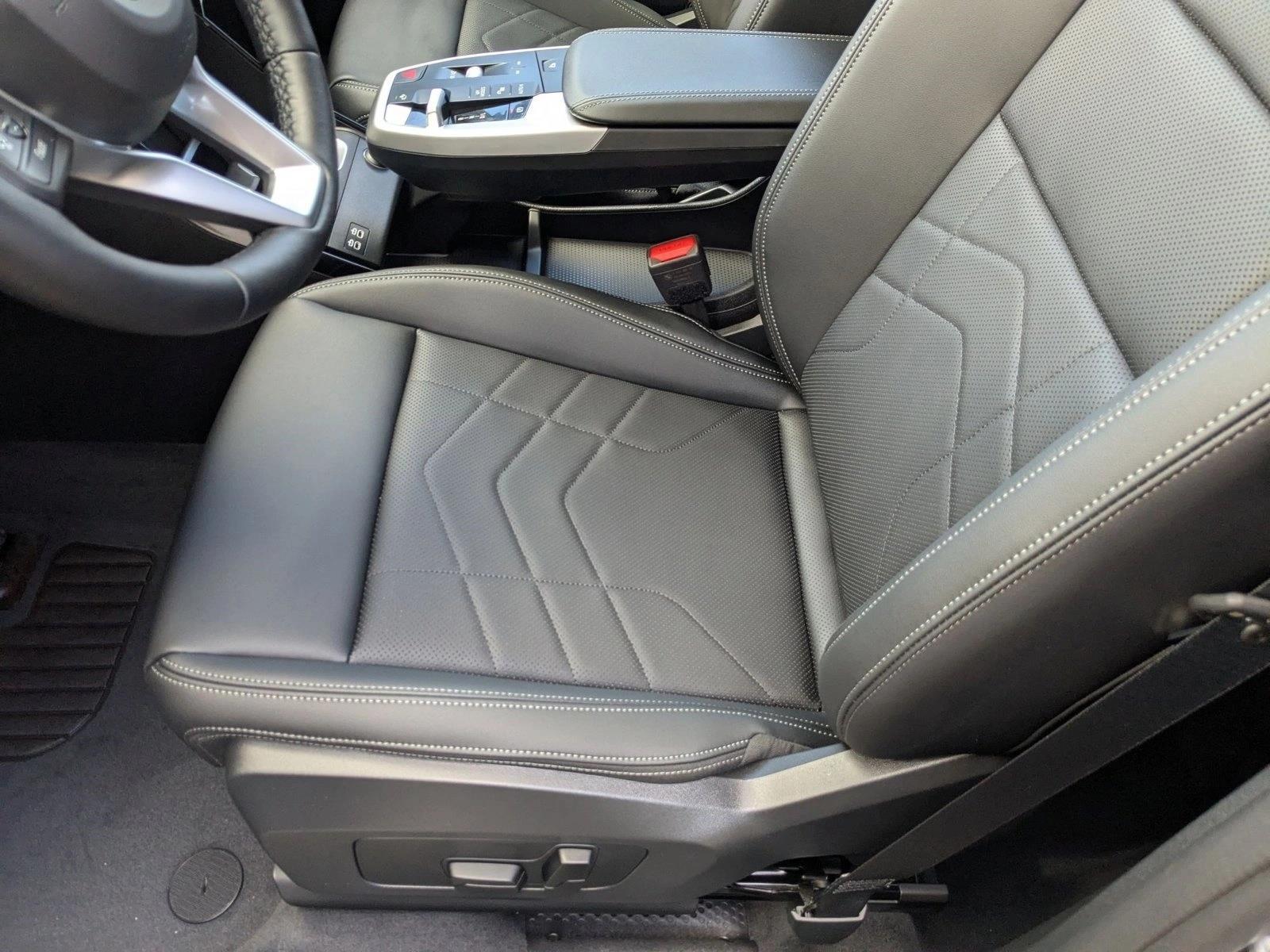 2025 BMW X1 xDrive28i photo 4