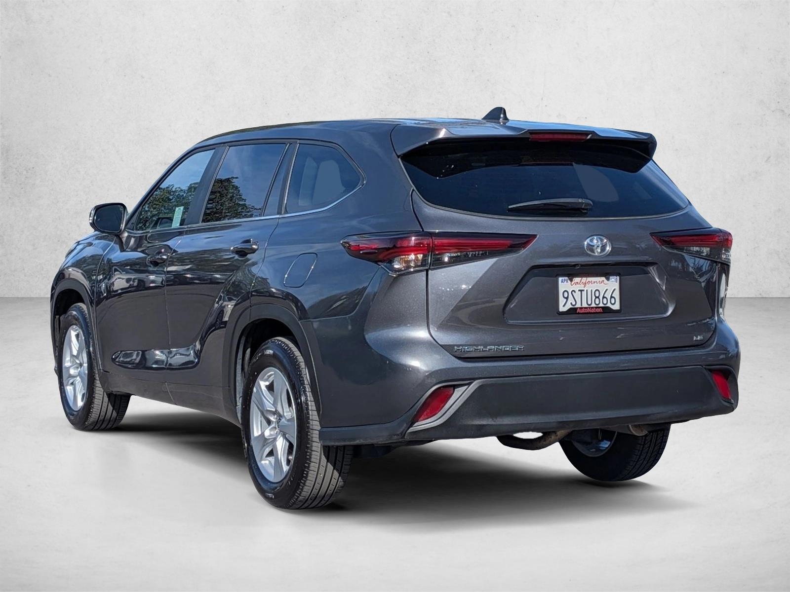 2025 Toyota Highlander photo 3